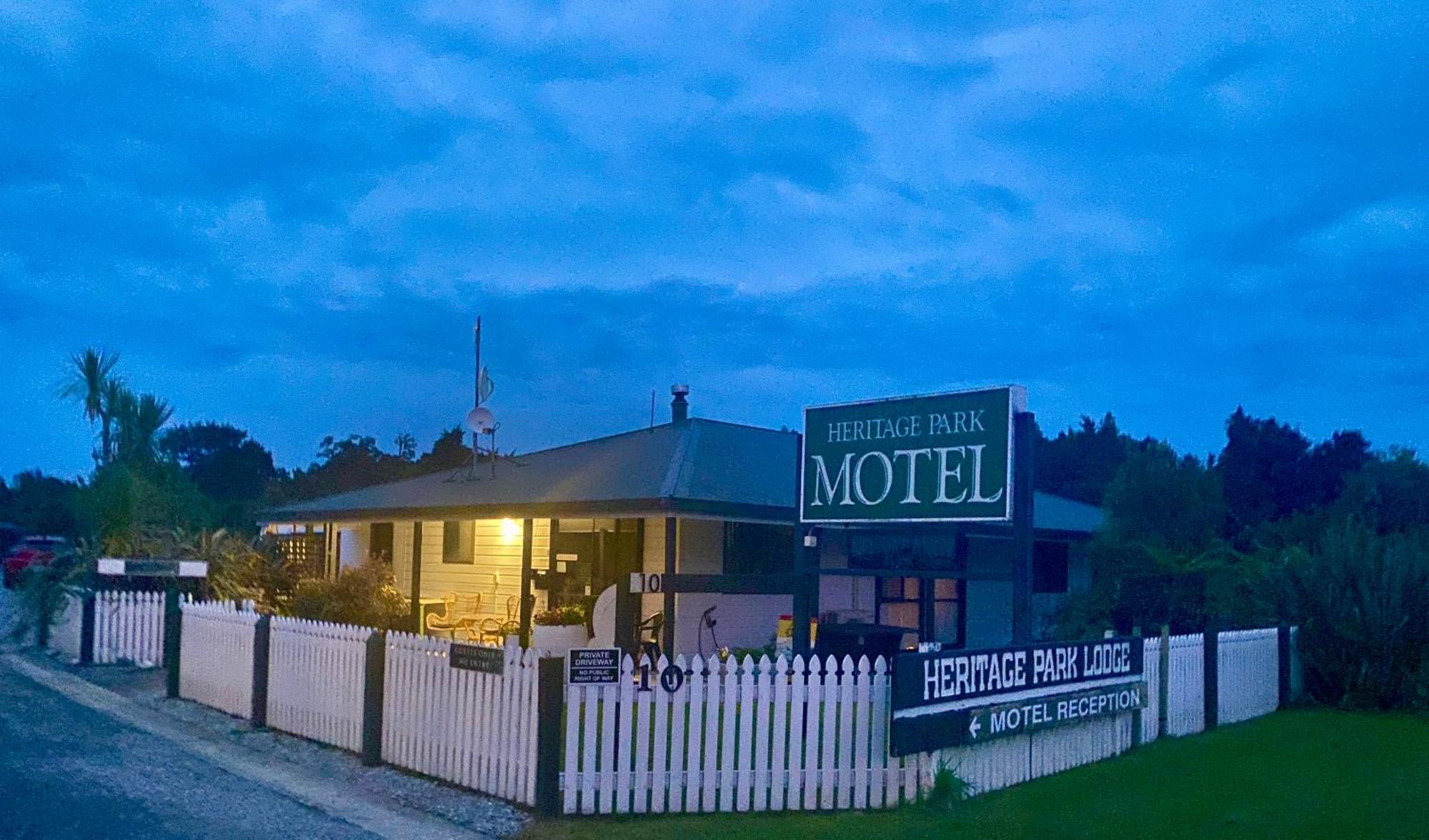 Heritage Park Lodge Хааст Екстериор снимка